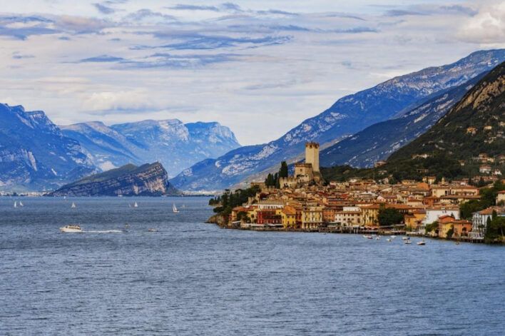 Masovna zaraza na bajkovitom jezeru u Italiji, više od 300 ljudi u bolnici, stigao opasni virus