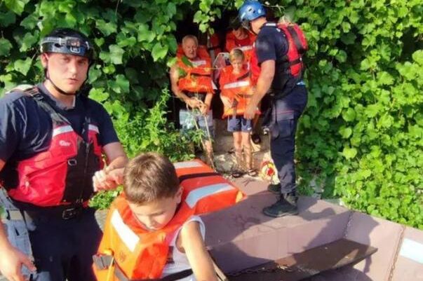 Sedam osoba spašeno iz čamca na jezeru kod Čačka