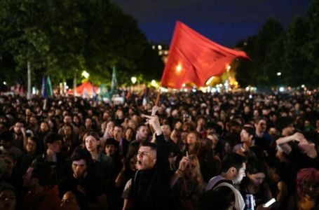 U Parizu hiljade ljudi protestovalo protiv ekstremne desnice