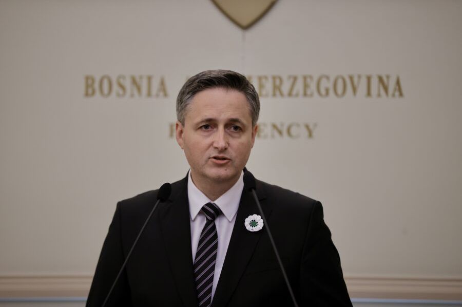 Bećirović zakazao sastanak sa Šmitom: Predsjedništvo BiH nije odobrilo ulazak Vojske Srbije