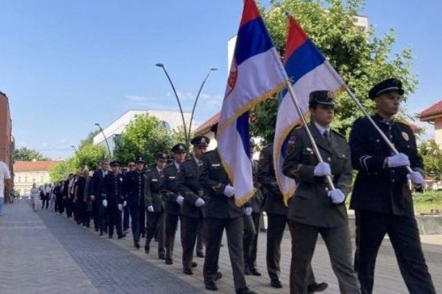 Skandalozno: Pripadnici vojske Srbije prodefilovali kroz Prijedor?!