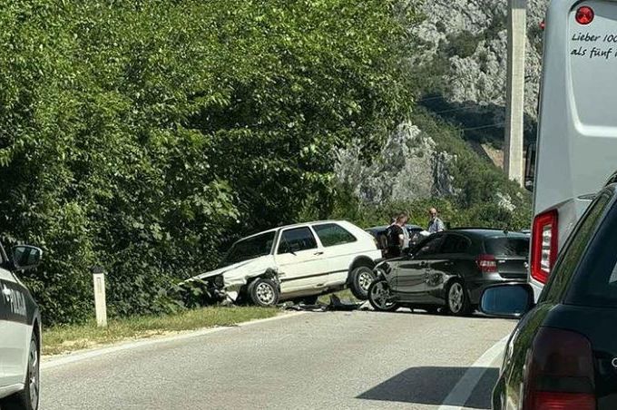 Težak udes kod Počitelja: Saobraćaj obustavljen