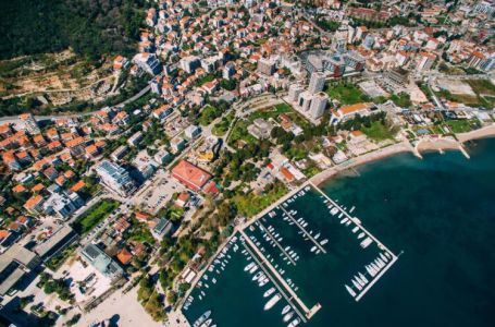 NIPOŠTO SE NEMOJTE KUPATI! Ova crnogorska plaža obilježena je crvenim zastavicama- EVO I ZAŠTO