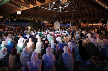 Upriličen vjerski program na musali u Memorijalnom centru Srebrenica-Potočari