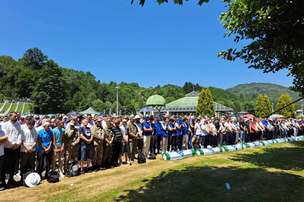 U Potočarima klanjana dženaza za 14 žrtava genocida