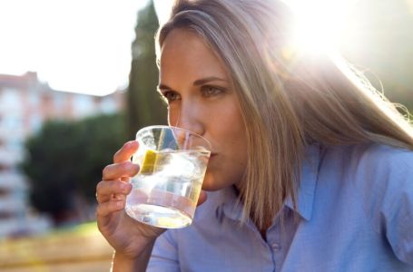 U SUSRET TOPLOTNOM UDARU: Nutricionista savjetuje šta jesti i piti kada su visoke temperature