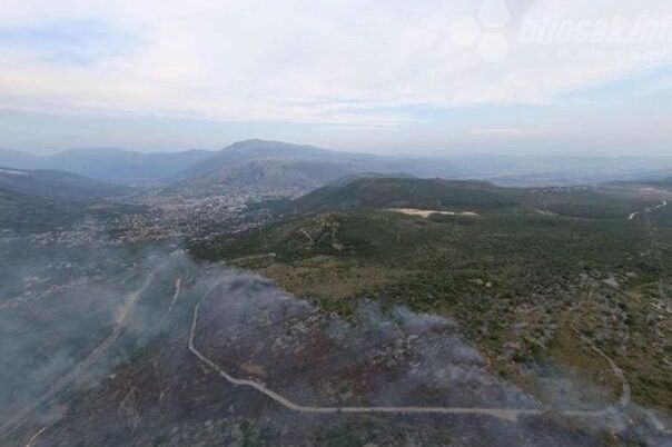 Širi se požar nadomak Mostara, vatrogasci na mukama