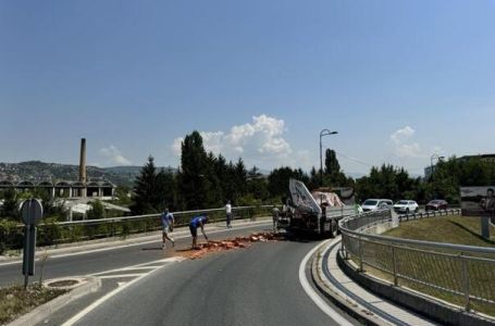 Blokirana Stupska petlja, iz kamiona se prosula cigla
