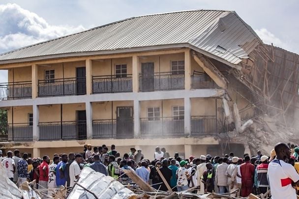 Urušila se školska zgrada tokom nastave u Nigeriji, najmanje 22 poginulih