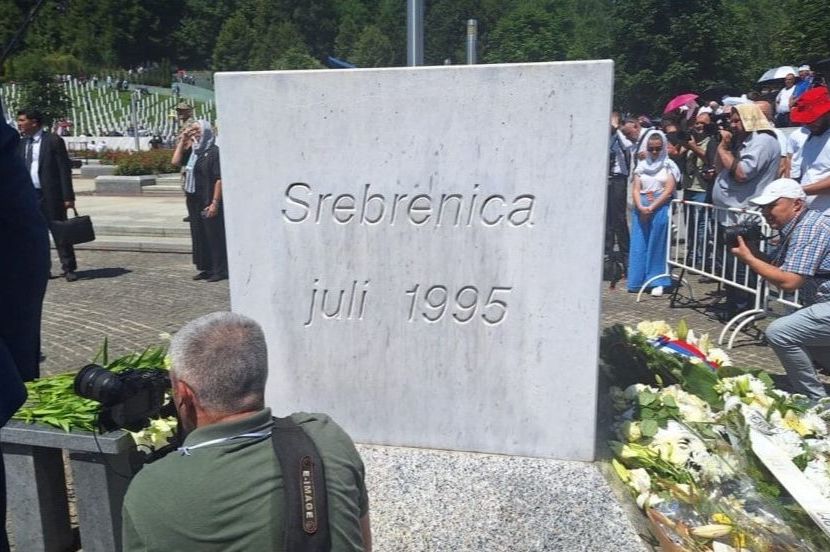 Novinar iz Srbije prvi put na komemoraciji žrtvama genocida u Potočarima: "U Srebrenici sam se..."