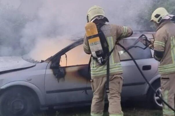 Prijedor: Zapalio vlastiti automobil nakon što je izazvao saobraćajnu nesreću