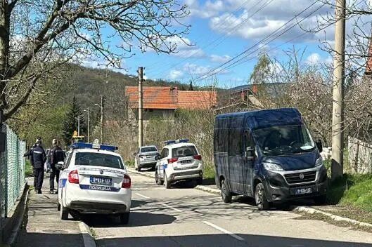 DEDA-UBICA IZ MAJDANPEKA JE LOVAC? Policija "češlja" šumu u potrazi za napadačem, podignuti i...