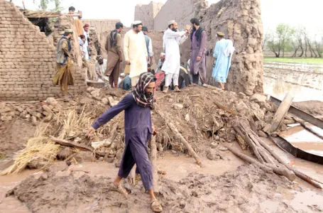 Razorna oluja pogodila Afganistan: 40 mrtvih, porušeni stupovi, ljudi bez struje...