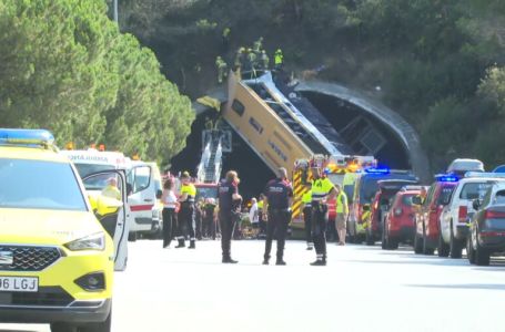 Nevjerovatna nesreća u Španiji: Autobus se okomito zabio u tunel