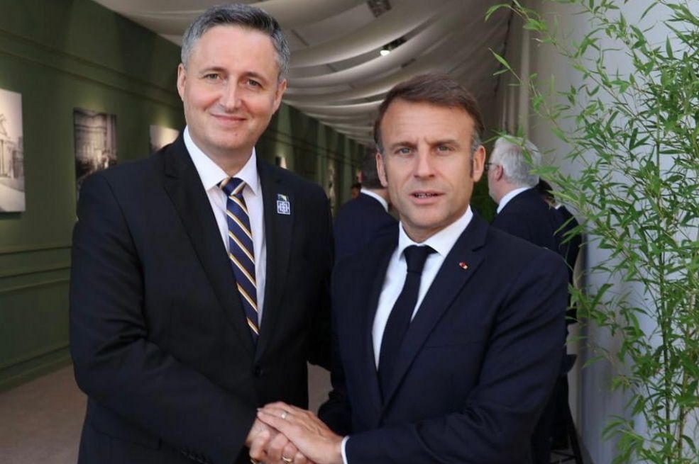 Bećirović upoznao Macrona sa napadima RS na Dejtonski sporazum