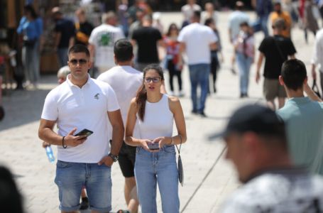 Umjereno do pretežno oblačno vrijeme za vikend u BiH, najavljeni lokalni pljuskovi sa grmljavinom