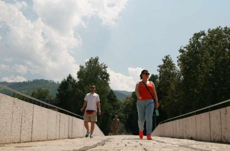 Ostaje vruće, ali biće i kiše, pljuskova, grmljavine... - Evo kakav nas vikend očekuje