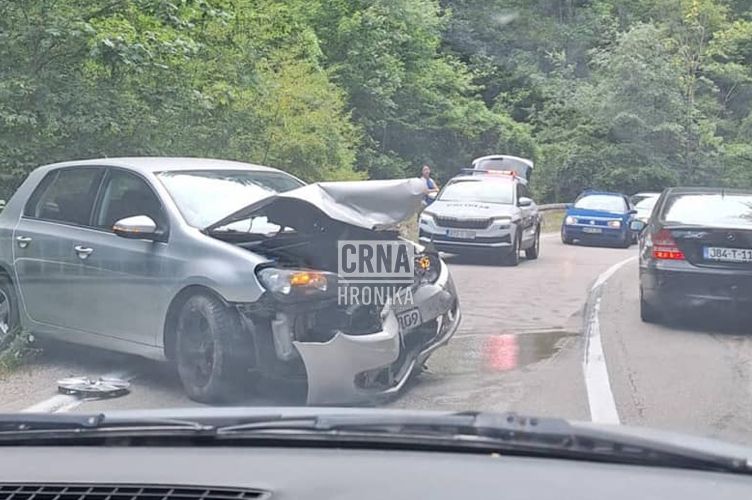 Teška nesreća kod Kladnja: Nekoliko povrijeđenih u sudaru tri automobila