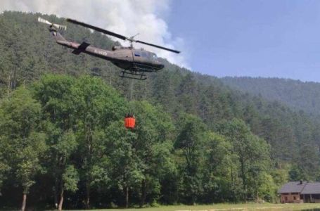 Helikopteri Oružanih snaga BiH od jutarnjih sati gase požar u blizini Bugojna