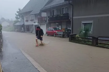 Pogledajte kakvo je nevrijeme jučer zahvatilo Sloveniju: Poplavljeni podrumi, srušena stabla