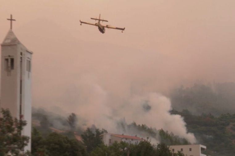 Borba s požarom u Tučepima ulazi u četvrti dan: Vatrogasci strahuju od novog vjetra