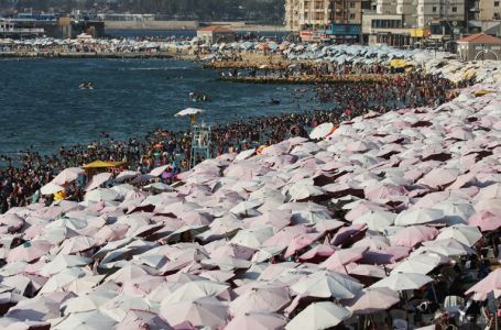 Snimak gužve na ovoj plaži zgrozio ljude: “Radije bih ostala kod kuće”