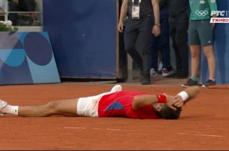 Đoković pao na šljaku poslije pobjede: A ONDA URADIO 1 STVAR, potez o kojem bruji Internet