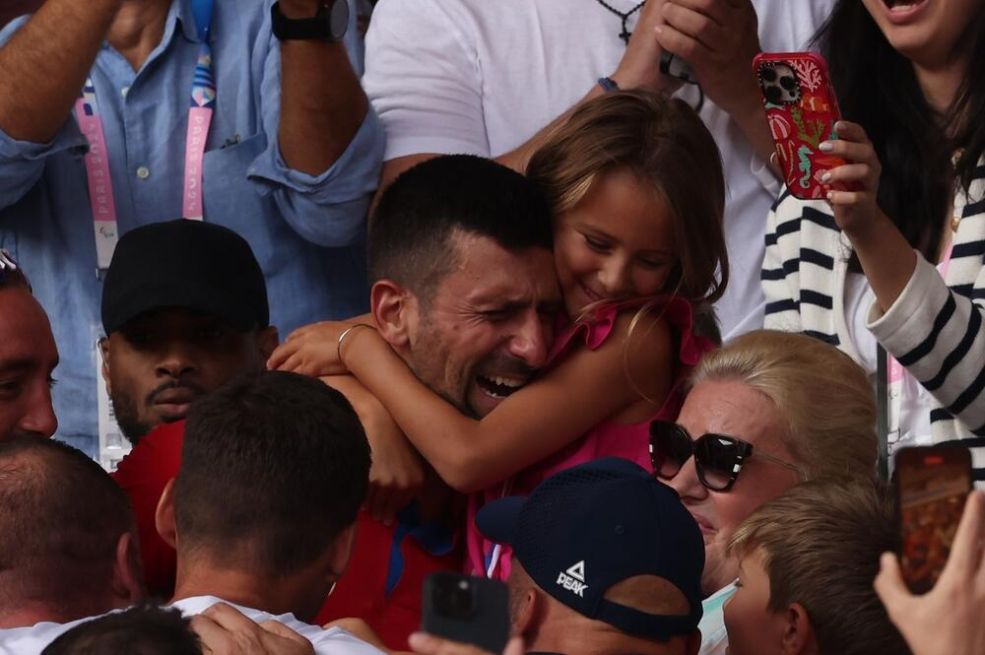 UPLAKANI NOVAK GRLI SVOJU KĆERKICU POSLIJE MEČA! Ova fotografija obilazi planetu