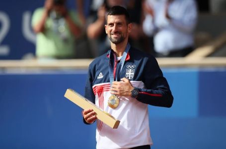 Nisu samo zlato i novac, ovo je u duguljastoj kutiji koju je Novak imao na ceremoniji (FOTO)