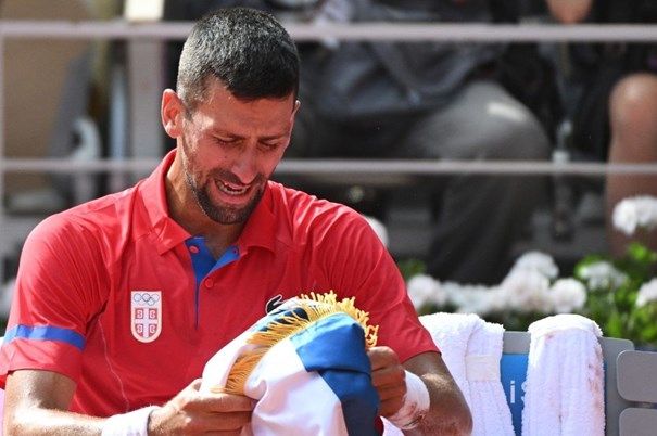 NOVINAR POKAZAO ĐOKOVIĆU SLIKU OVE OSOBE: On počeo da grca od plača - evo ko je na fotografiji