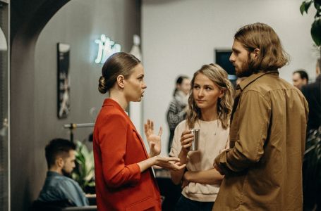 Evo kako da prepoznate osobu koja vam zavidi i želi zlo: 1 signal je očigledniji nego što mislite