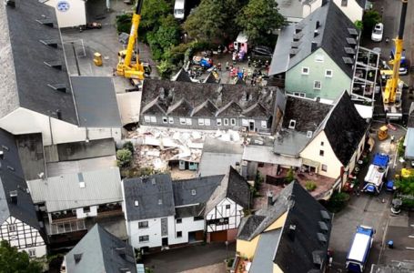 Dvoje mrtvih nakon urušavanja hotela u Njemačkoj, jedna osoba je još uvijek zarobljena među ruševina