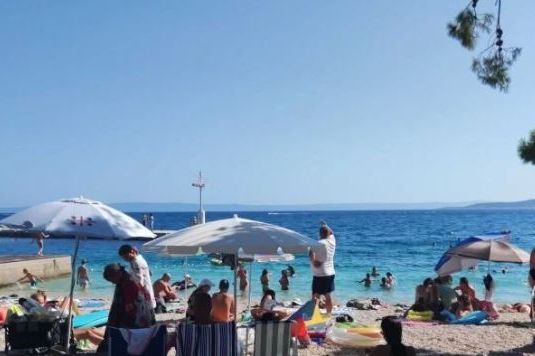 Srbijanci ogorčeni situacijom na popularnoj hrvatskoj plaži: "Zamisli, još platiš za ovo"
