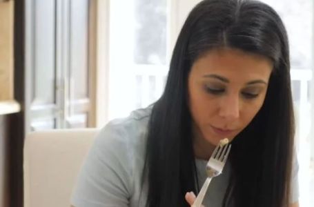 Ukoliko osjetite da vam se ovo dešava tokom jela,ODMAH REAGUJTE: 'To može biti simptom raka'