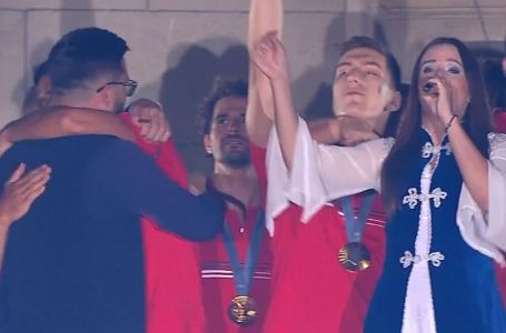 KOGA JE NOVAK GRLIO NA DOČEKU? Ovaj detalj je promakao mnogima: EVO KO JE ON!