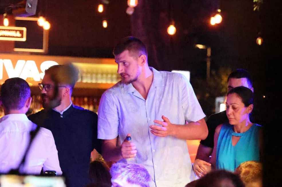 KAKAV CAR! NEĆETE VJEROVATI šta je Nikola Jokić radio umjesto da UŽIVA na balkonu