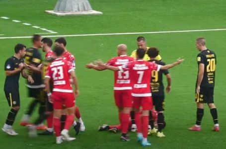 OPŠTI HAOS NA UTAKMICI U SRBIJI:Sudija pokušao da spriječi tuču,njemu iza leđa nastao još veći sukob