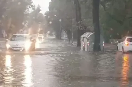 Nevrijeme pogodilo grad u BiH: Velike padavine uzrokovale saobraćajni kolaps