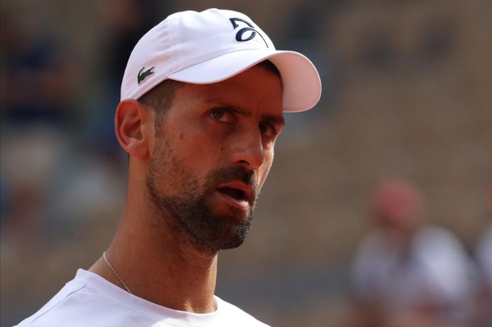 NOVAK OTKRIO VELIKU TAJNU! Jednu POSEBNU KNJIGU nosi GDJE GOD DA IDE!