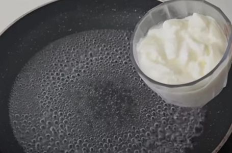 Rijetki znaju ovaj recept: Sipajte jogurt u kipuću vodu, dodajte brašno i dobićete sjajno pecivo