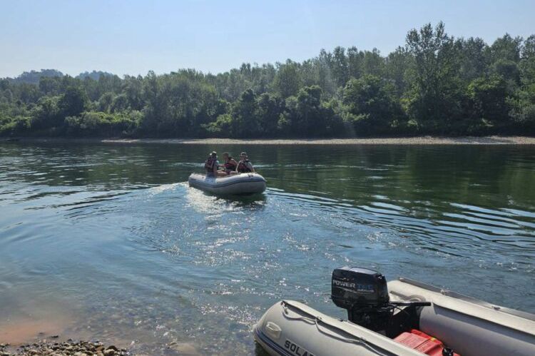 Iz Drine izvučeno i osmo tijelo, traga se za majkom i bebom