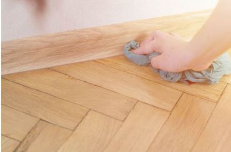 ŽENA KOJA PRODAJE STANOVE OTKRILA TRIK DA PARKET PONOVO BLISTA:Treba vam samo  1 jeftin sastojak