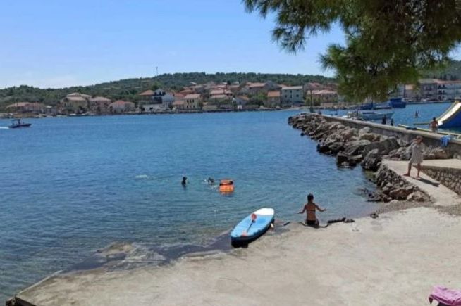 Na ovoj plaži u Hrvatskoj ne preporučuje se kupanje do daljnjeg: U moru pronađena opasna bakterija