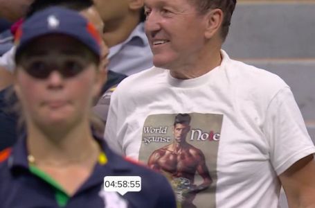 US Open objavio "najluđu" sliku sa meča Đokovića: POGLEDAJTE ŠTA PIŠE NA MAJICI OVOG MUŠKARCA