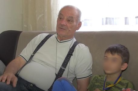 KADA SU SE RAZVELI SIN I SNAHA, DEDO IZ TUZLE JE ZAKONSKI USVOJIO 3 UNUKA: "Uzeo sam ih za ruke i.."