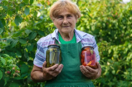 OVAJ RECEPT SVI TRAŽE: Violeta 30 godina pravi turšiju na isti način i nikad se ne pokvari