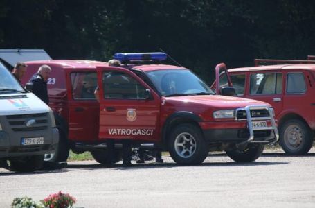 Vatrogasci drže pod kontrolom požar u kanjonu Tare, potrebna cisterna za vodu