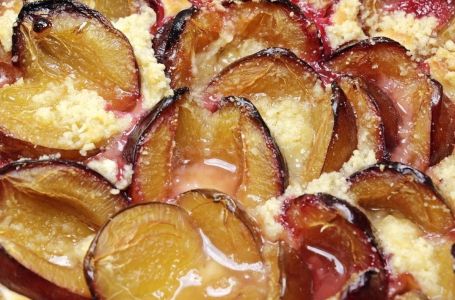Recept za ubjedljivo najsočniji kolač sa šljivama: ZA PRSTE POLIZATI