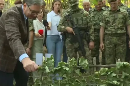 Vučić na vojnoj vježbi spomenuo Tuzlu: 'To je samo 38 kilometara odavde…'