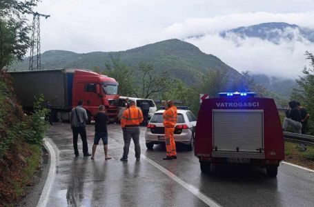 Saobraćajni kolaps na bh. putu: Žestok sudar kamiona i kombija